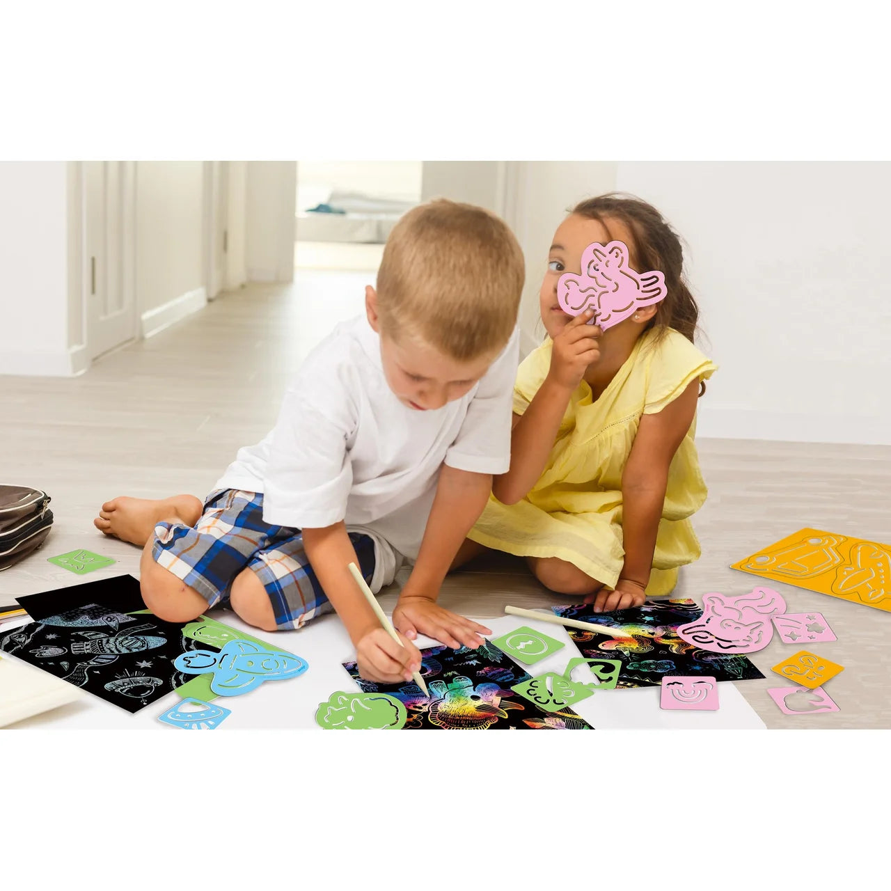 Avenir Scratch With Stencil Unicorn 6 per pack